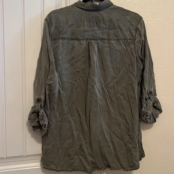 Express Women’s Boyfriend Relaxed Fit Button Up in Olive Green, Size Large - Picture 3 of 4